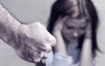 Ασφαλιστικά μέτρα κατά του συζύγου της