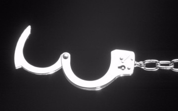 Χειροδέπες σε 41χρονο Καλύμνιο που είχε ναρκωτικά και εκρηκτικά