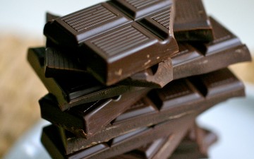 Η μαύρη σοκολάτα βοηθά στην απώλεια βάρους!