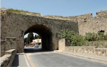 Αλαλούμ στις εισόδους της Παλιάς Πόλης στη Ρόδο