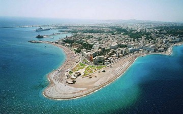 Αυξήθηκαν 72% οι αναζητήσεις για διακοπές στην Ελλάδα - Στην κορυφαία πεντάδα η Ρόδος