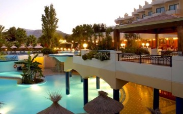 Στην πρώτη θέση το Atrium Palace