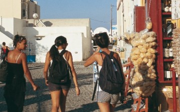 Βρετανικό ΥΠΕΞ: αίρεται η σύσταση για μετρητά στα ταξίδια στην Ελλάδα