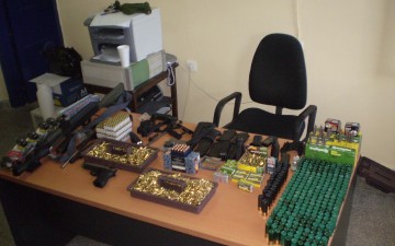 Γαμπρός και πεθερά δικάζονται για δέμα με όπλα και πυρομαχικά