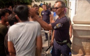 Αθώος ο αστυνομικός για το περιστατικό με το χαστούκι σε μετανάστη