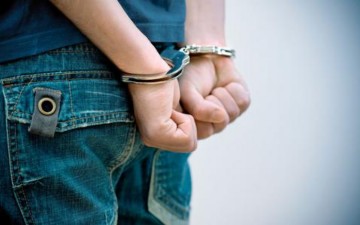 Συνελήφθη ένας 15χρονος και ένας 16χρονος για υπαίθριο εμπόριο στην Ιαλυσό