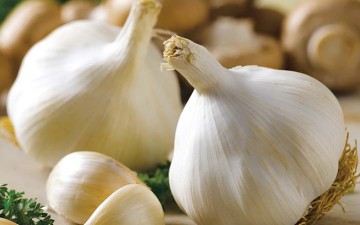 Το tip για να απαλλαχτείτε  από τη μυρωδιά του σκόρδου