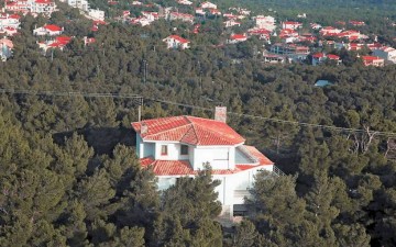 Αναστέλλονται οι κατεδαφίσεις αυθαιρέτων!