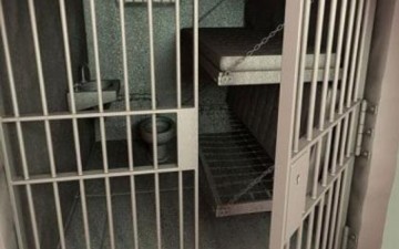 Διακινητές ξυλοκόπησαν αστυνομικό στο Καστελλόριζο και δραπέτευσαν από τα κρατητήρια