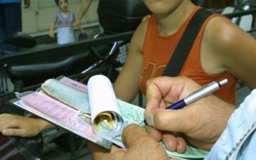 Συνελήφθησαν για παραβάσεις σε κατάστημα υγειονομικού ενδιαφέροντος 