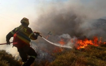 Φωτιά σε εξέλιξη στο πεδίο βολής Κατταβιάς