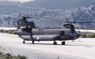 Αεροδιακομιδές δύο ασθενών στη Ρόδο με ελικόπτερο Chinook της Αεροπορίας Στρατού