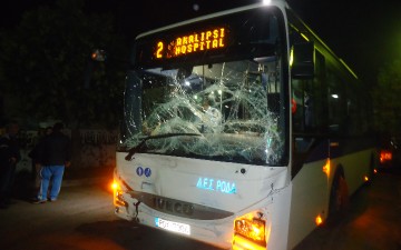 Συμβαίνει τώρα: Σύγκρουση λεωφορείου της ΡΟΔΑ με Ι.Χ. αυτοκίνητο