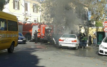 Στις φλόγες τυλίχθηκε αυτοκίνητο στην πόλη της Ρόδου