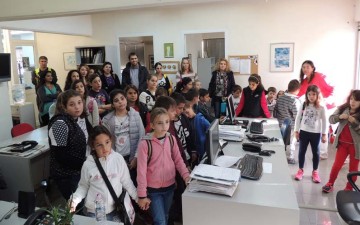 Ξεναγήθηκαν στη «Ροδιακή»  οι μαθητές των Καλαβαρδών