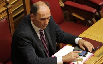 Ο Σταθάκης ξέχασε να δηλώσει 38 ακίνητα και 1,8 εκατ.ευρώ!