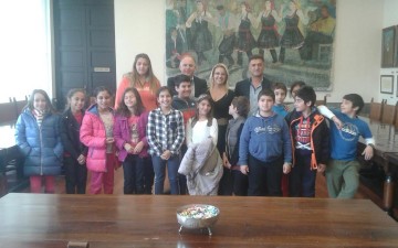 Επίσκεψη στο δήμο Ρόδου από το 15ο Δημοτικό - Παρέδωσαν επιστολές με τα προβλήματα της γειτονιάς τους