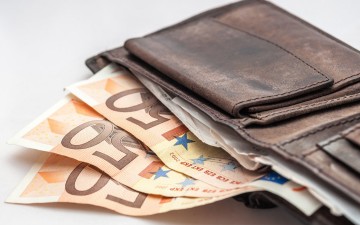 Ρόδος: Διαρρήκτες για γέλια και για κλάματα-Τους έπεσε το  πορτοφόλι που έκλεψαν