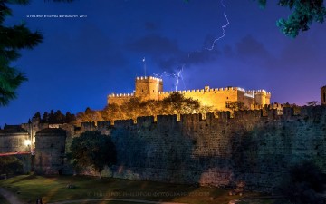 Φωταγωγήθηκε με... LED  ολόκληρο το Καστέλλο
