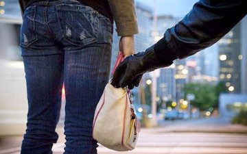 Συνελήφθησαν δύο ημεδαποί «τσαντάκηδες» στη Ρόδο