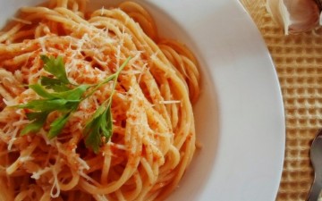 Σκορδομακάρονα και Χαλβάς