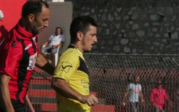 Αξιώτης συν άλλοι δύο