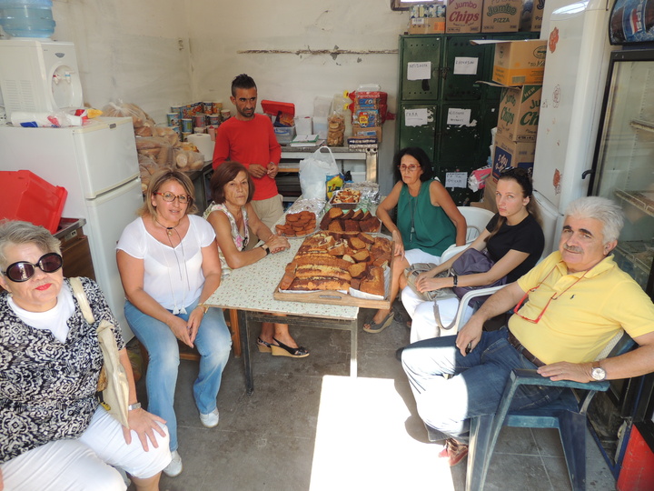 Μέλη του Συλλόγου Κυπρίων Ρόδου προσέφεραν χθες 200 μερίδες φαγητό στους πρόσφυγες που βρίσκονται στο νησί μας