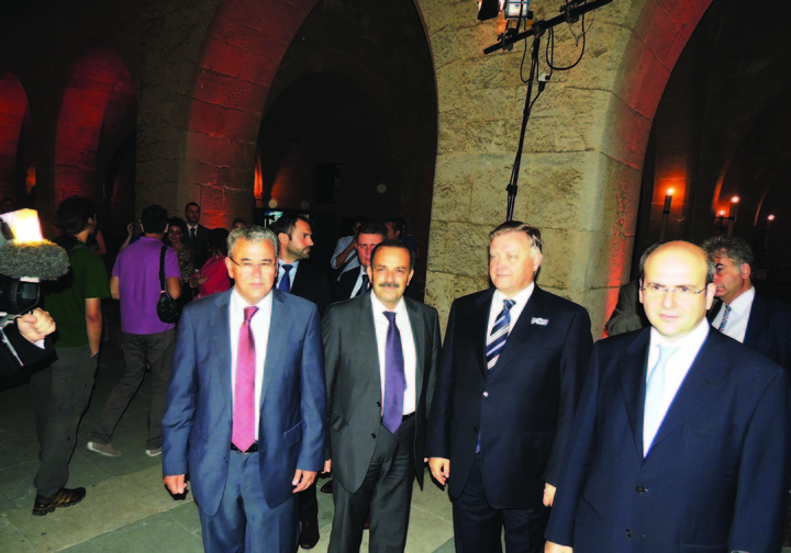 Aπό την τελετή έναρξης του φόρουμ, στο Καστέλο, το 2012.  Στη ΦΩΤΟ ο κ. Γιακούνιν (δεύτερος από δεξιά), μαζί με τον τότε Υπουργό κ. Χατζηδάκη (πρώτος από δεξιά), τον σημερινό δήμαρχο Ρόδου κ. Χατζηδιάκο και τον τότε κ. Κουσουρνά