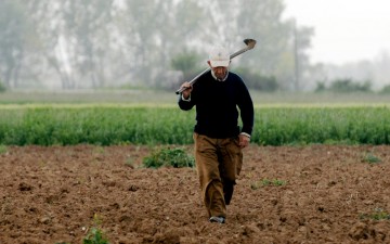 Η κυβέρνηση εξοντώνει τους αγρότες