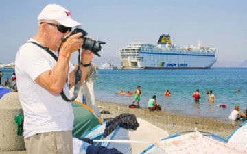Αύγουστος στην Κω: τουρίστες και πρόσφυγες, 2 διαφορετικοί κόσμοι στο ίδιο νησί