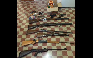 Συνελήφθη ζευγάρι ημεδαπών για παράνομη χρήση και κατοχή όπλων