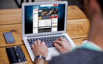 Ρόδος: παραβίασε την σφράγιση καταστήματος και προσέφερε… ηλεκτρονικό στοίχημα στους πελάτες