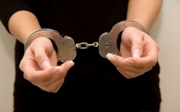 Συνελήφθη 50χρονη που καταδικάστηκε για διακεκριμένες περιπτώσεις φθοράς