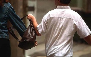 Kαταδικάστηκε 32χρονος για αρπαγή τσάντας