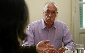 Στην περιοχή των ερευνών για το ελικόπτερο ο αναπληρωτής υπουργός Δ. Βίτσας