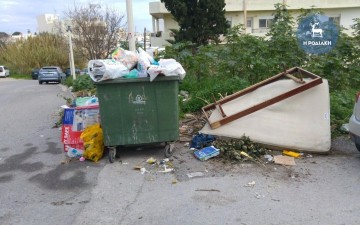 Γεμάτο σκουπίδια το νησί λίγους μήνες πριν την έναρξη της σεζόν