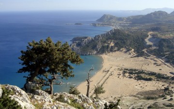 Σε ιδιώτες ο καθαρισμός των παραλιών του νησιού μας