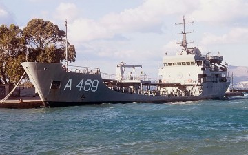 Με υδροφόρα του Πολεμικού Ναυτικού θα μεταφέρουν νερό στο Καστελλόριζο