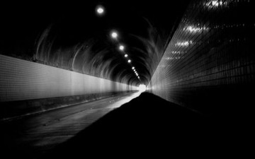 Εσείς της μειοψηφίας….δίνετε την εντύπωση ότι βρίσκεστε σε σκοτεινό τούνελ