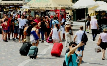 Επιμένουν ελληνικά οι Γερμανοί τουρίστες παρά την προσφυγική κρίση