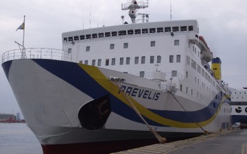 «Δεμένο» στο λιμάνι της Ρόδου το «Πρέβελης» λόγω προβλήματος στον καταπέλτη