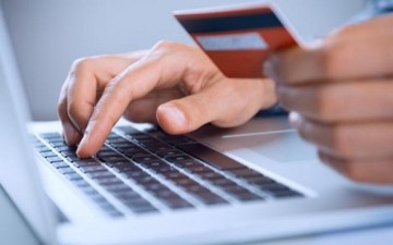 Χωρίς επιβαρύνσεις πλέον η χρήση πλαστικού χρήματος