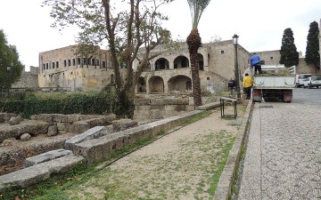 Καθαρίστηκε ο αρχαιολογικός χώρος της πλατείας Σύμης