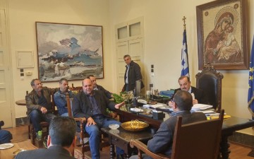 Απειλούν με κινητοποιήσεις ταξιτζήδες, ΡΟΔΑ και ΚΤΕΛ για τα open buses