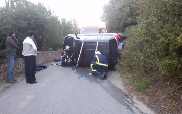 Τροχαίο ατύχημα με εγκλωβισμό οδηγού στη Ρόδο