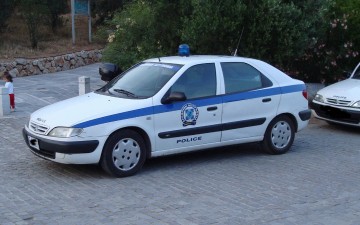 Πέντε τσιγγάνοι κατηγορούνται για ξυλοδαρμό αστυνομικού