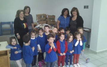 Τρόφιμα για αδύναμους συμπολίτες μας, παρέδωσαν οι μαθητές του Παιδικού Σταθμού "Πινόκιο"