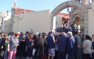 500 κιλά ψάρια και 500 καρβέλια ψωμί χάρισε σήμερα ο Άγιος Παντελεήμονας