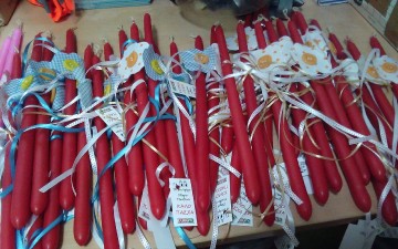 Η ΕΥΘΥΤΑ Ρόδου Μεγάλη Πέμπτη μοιράζει πασχαλινές λαμπάδες στους οδηγούς