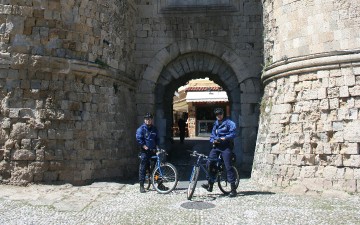 Ξεκίνησε η εφαρμογή του θεσμού της αστυνόμευσης με ποδήλατα και στη Ρόδο 